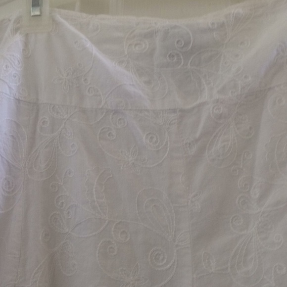 FINAL MARKDOWN Summery George White Embroidered Skirt (12) - Picture 3 of 5